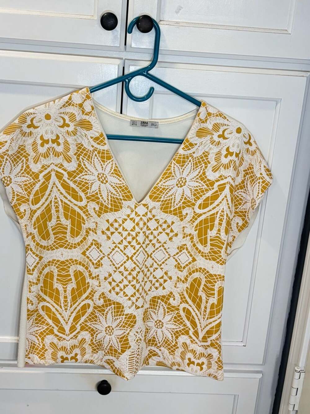 Zara Mustard Yellow and White Floral Lace V-Neck Short Sleeve Top Size S